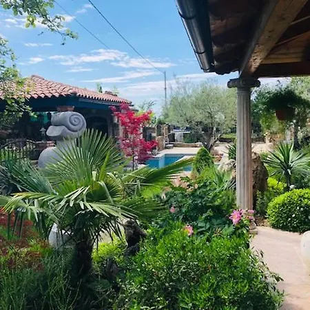 Vila - With Private Pool *